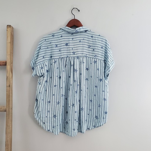 Jane + Delancey Blue Stars & Stripes Short Sleeve Button Down Top Size L - Picture 2 of 8